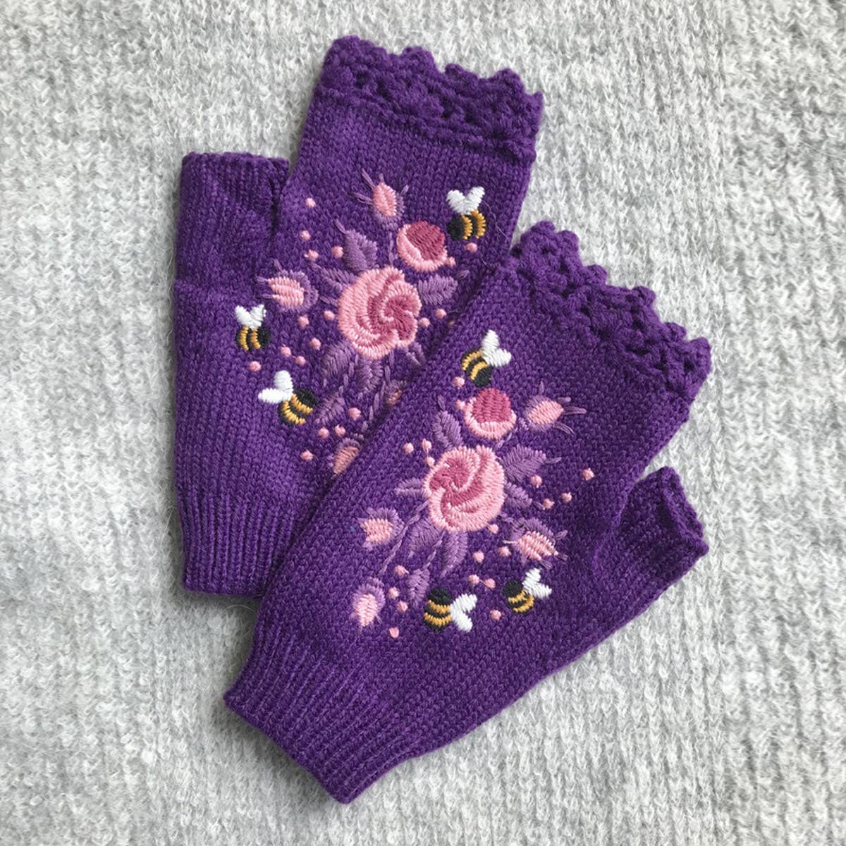 KNIT WINTER GLOVES BEE BLOSSOM EMBROIDERY_CWMM1662