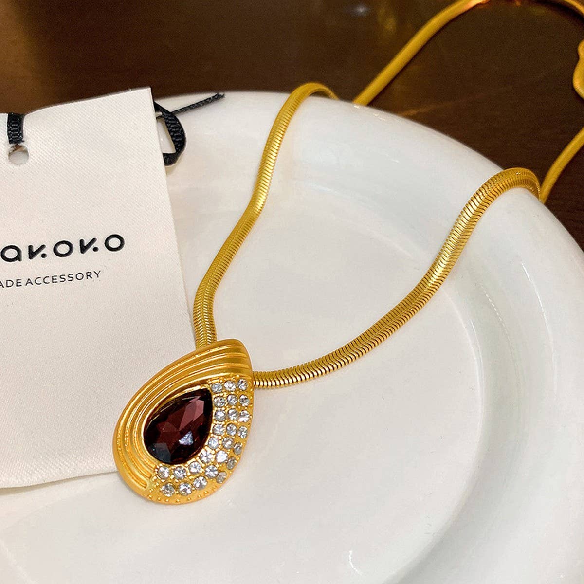 RETRO WATER DROP LIGHT LUXURY PENDANT NECKLACE_CWAJE2368