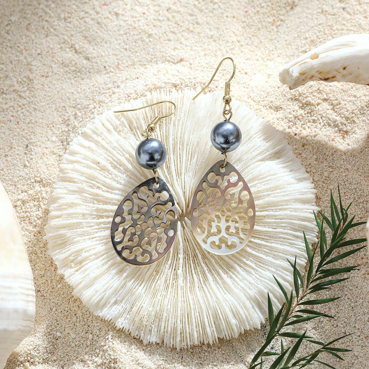 CREATIVE HOLLOW CARVED NATURAL SHELL EARRINGS_CWMM4266