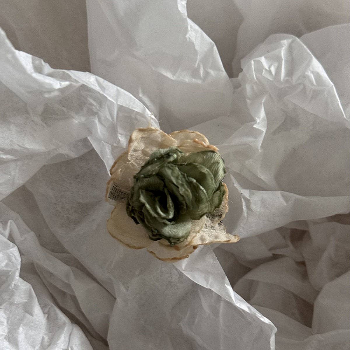 CAMELLIA HAIRPIN SMALL FRESH FLOWER HAIRPIN_CWAHA4673