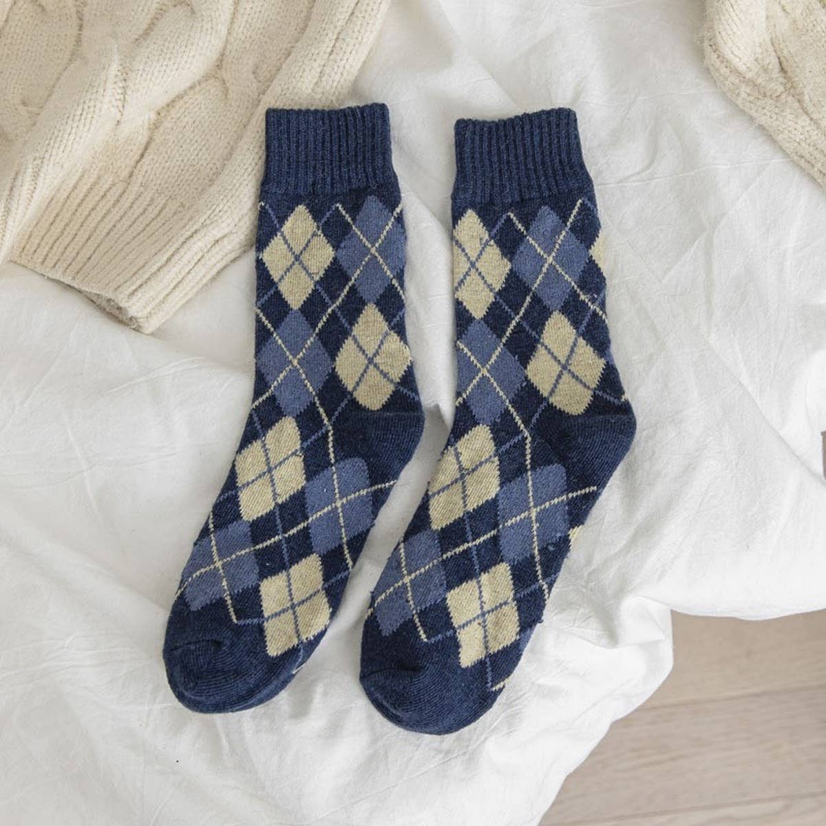 DIAMOND CHECK WARM RETRO MID CALF SOCKS_CWMS1058