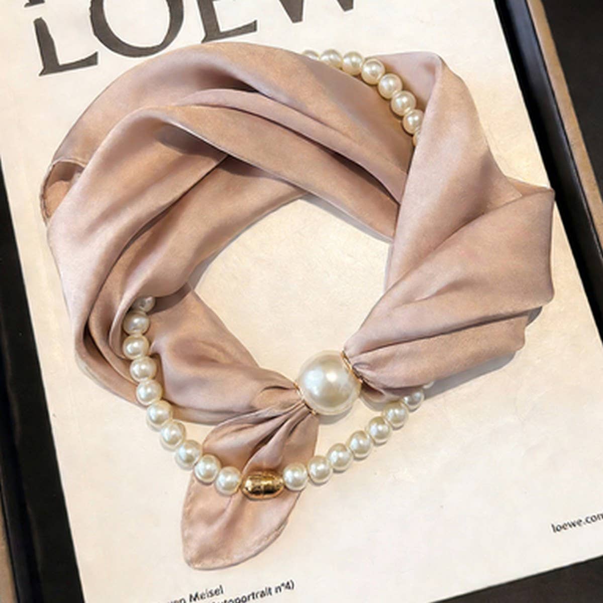 Ivory Pearl Magnetic Skinny Neck Scarf_Cwasc03933