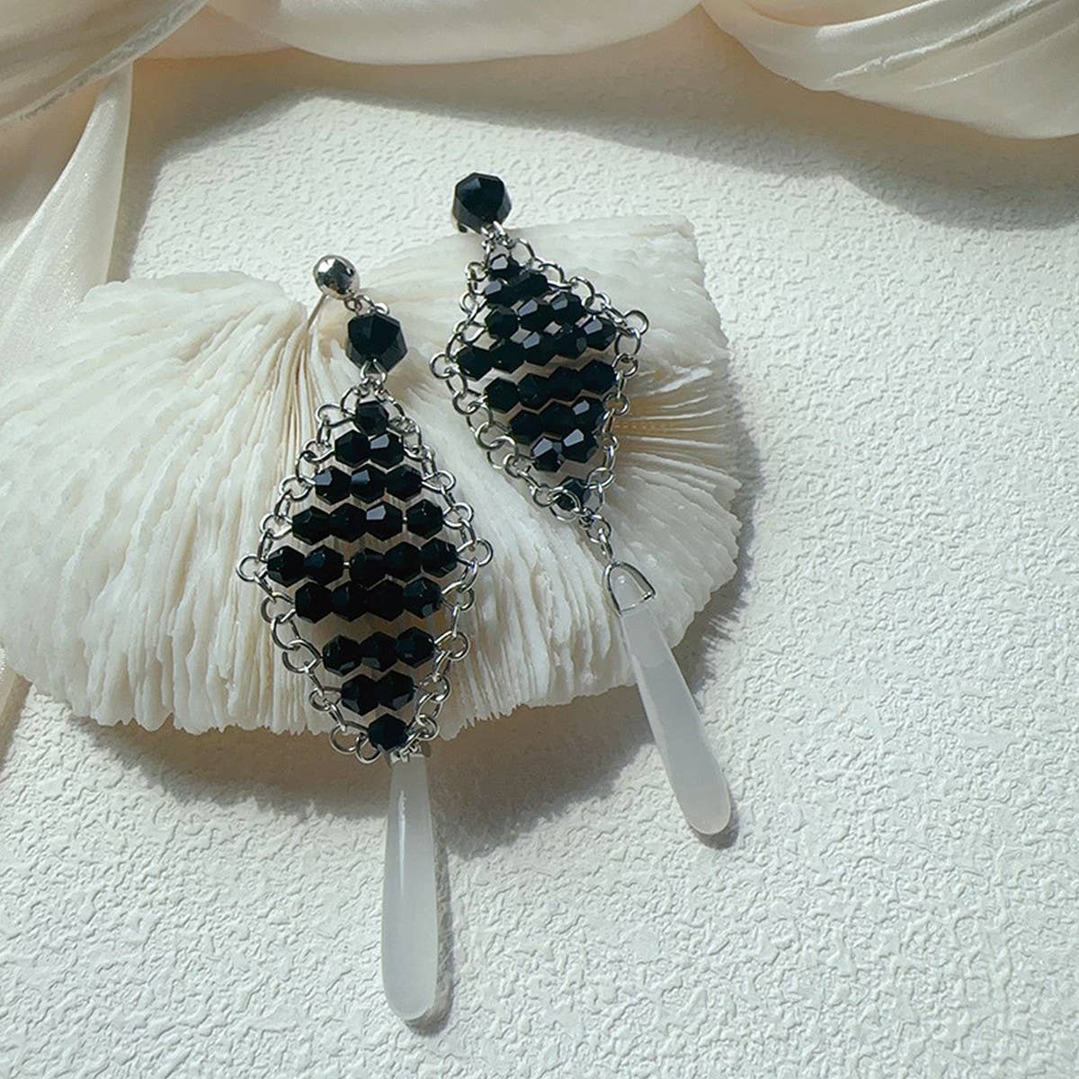 DIAMOND SHAPED EXAGGERATED WATER DROP EARRINGS_CWAJE2178