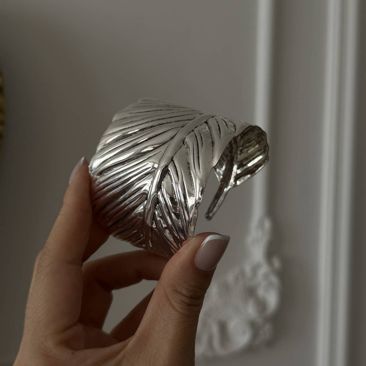 BOHEMIAN ENGRAVED METAL OPEN BRACELET_CWMM3078