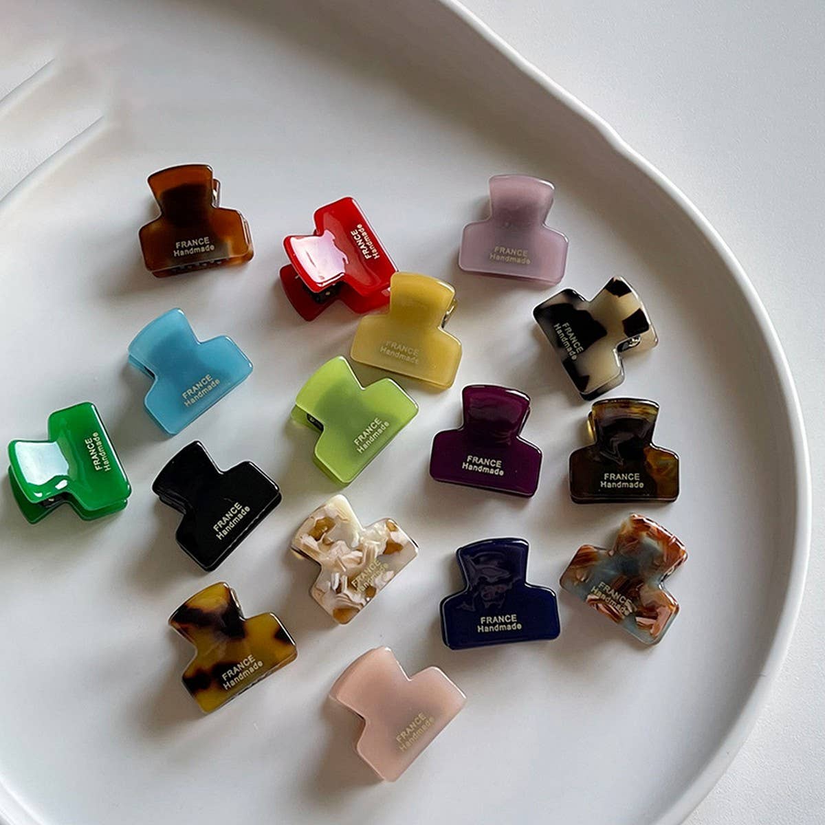 MINIMALIST GOLD TONE MINI TORTOISE HAIR CLAW_CWAHA4016