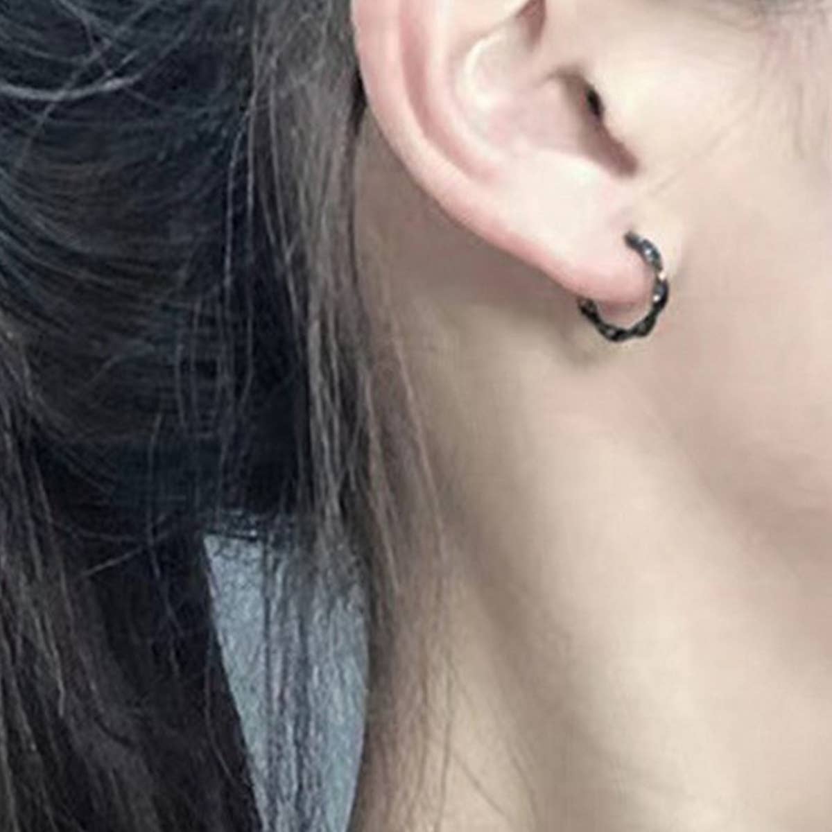 CLASSIC ROUND TWIST HOOP EARRINGS_CWAJE0551