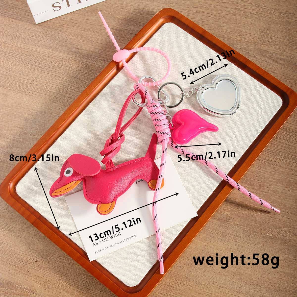 RETRO SAUSAGE DOG KEYCHAIN WITH CLIMBING ROPE_CWMM7738