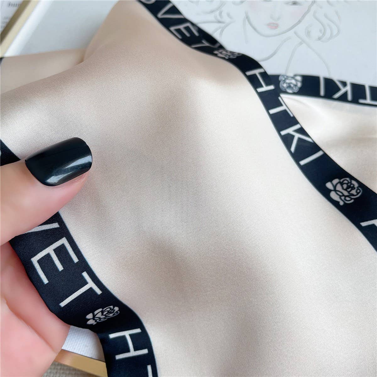 Wide Bevel Scarf With Printed Pattern Head Scarf_Cwasc1528