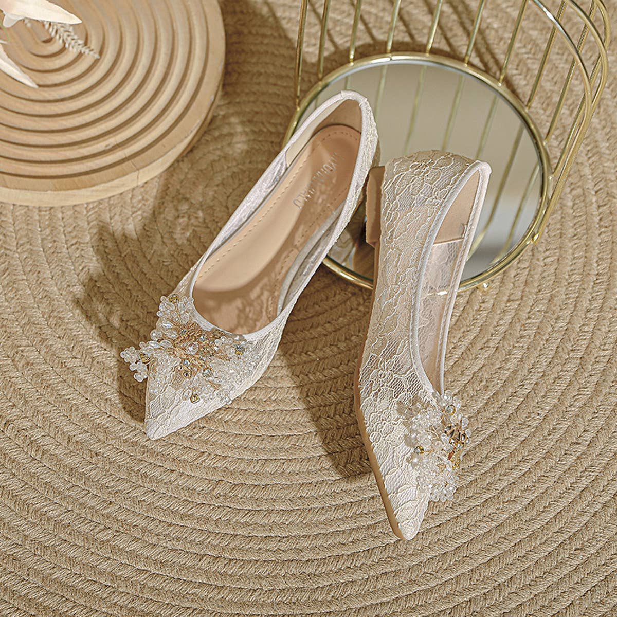 LACE AND RHINESTONE POINTED TOE FLATS_CWSHS0706