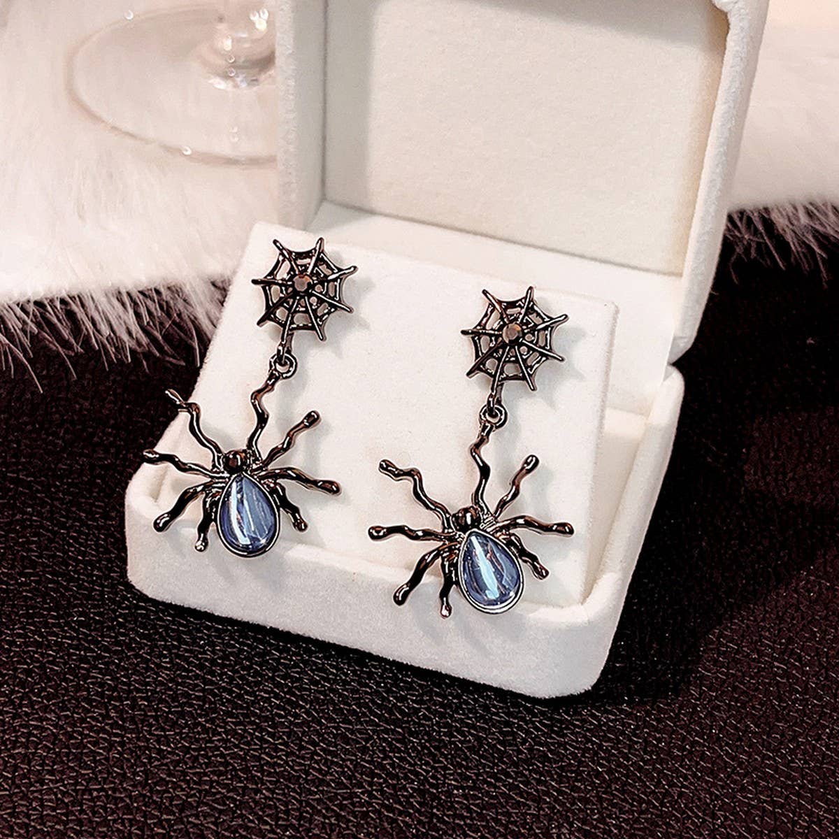 SWEET AND COOL DARK SPIDER PERSONALITY EARRINGS_CWAJE1855