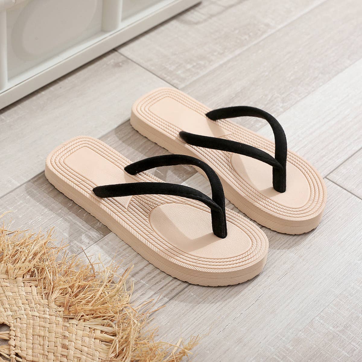 CASUAL EMBOSSED FLAT HEEL THONG SANDALS_CWSHS0719