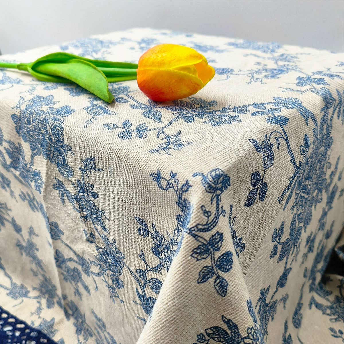 Vintage Blue Rose Print Tablecloth_Cwmm0958