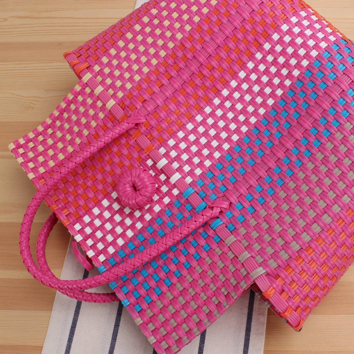 FRESH CONTRASTING COLOR HANDWOVEN BAG_CWAB2111