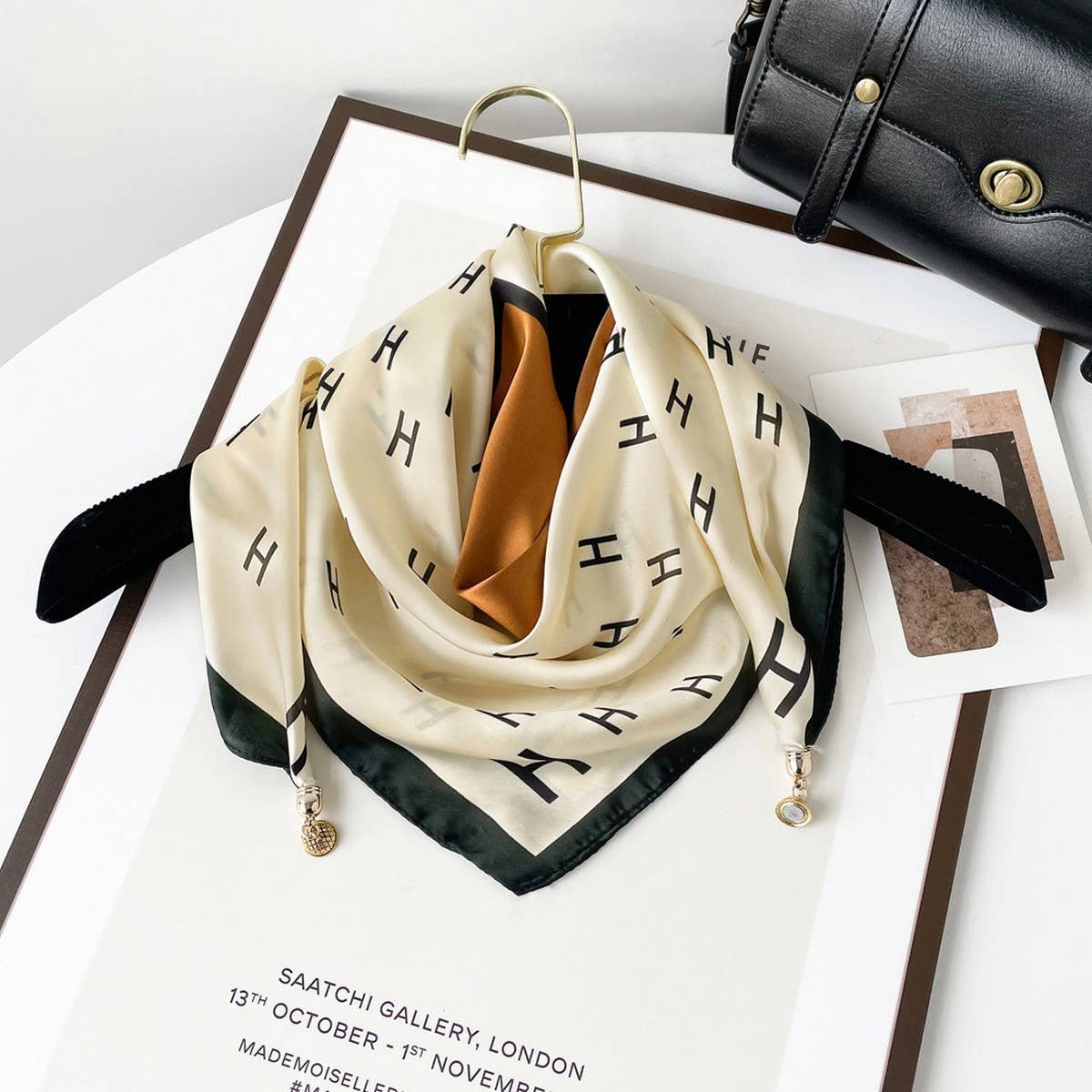 Magnetic Print Triangle Scarf For Spring Style_Cwasc02917