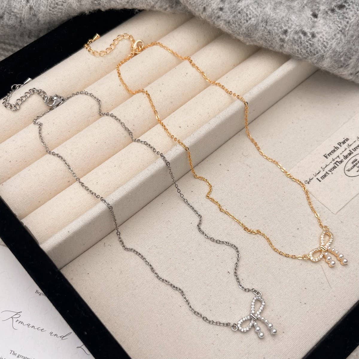 MICRO PAVED ZIRCONIA PEARL BOW PENDANT NECKLACE_CWAJE3059