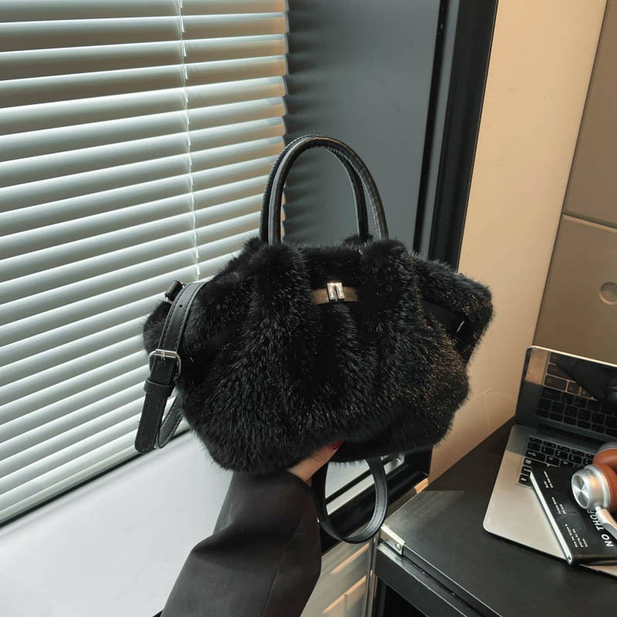 Soft Fur Bucket Bag ? Cute Crossbody Purse_Cuab00393