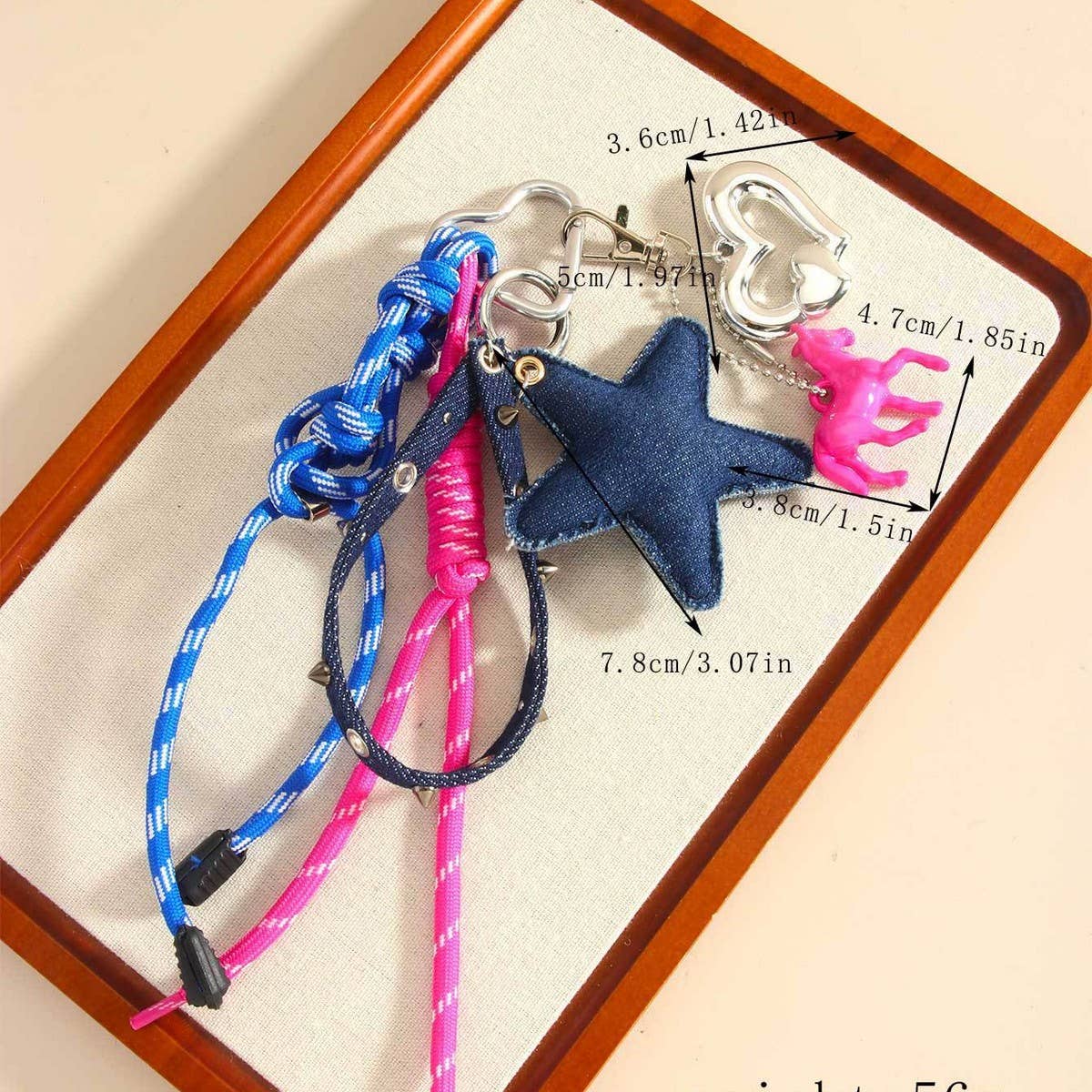 EDGY SWEET PEGASUS KEYCHAIN WITH STAR_CWMM7826