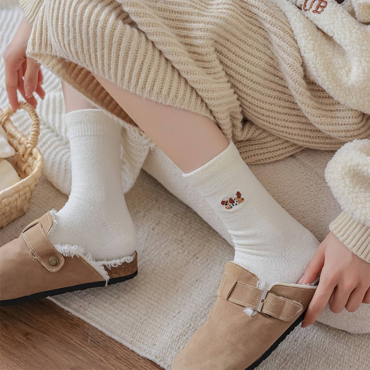 Soft Milk Fleece Embroidered Slouchy Socks_Cwms03219