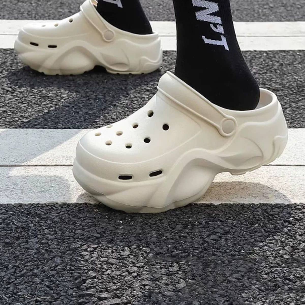 2024 NEW FASHION BEACH NON SLIP HOLE SHOES_CWSHS0807