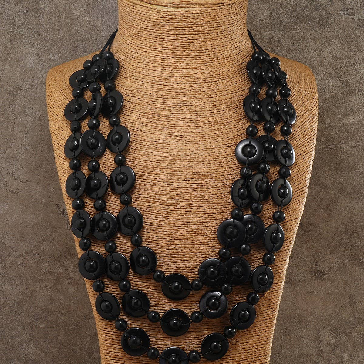 BOHEMIAN VINTAGE COCONUT SHELL SWEATER CHAIN_CWMM4387