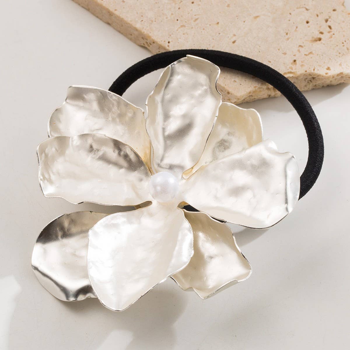 METAL FLOWER PONYTAIL HOLDER SWEET STRETCHY_CWAHA6169
