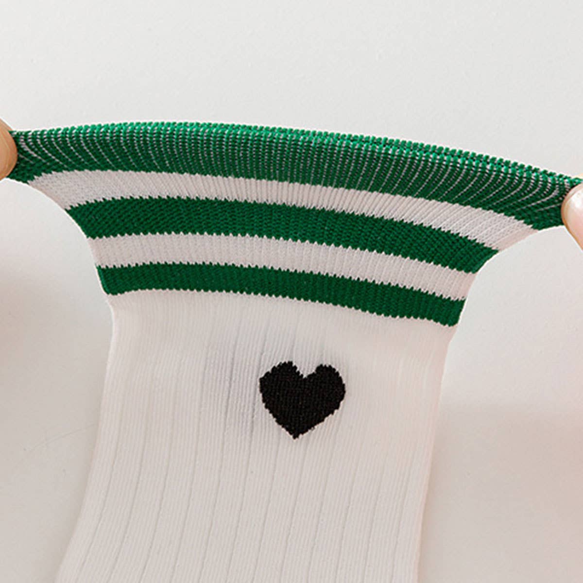 COLLEGE STYLE HEART TWO STRIPES PRINT CREW SOCKS_CWMS0900