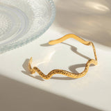 18K GOLD TITANIUM STEEL WAVY HAMMERED BRACELET_CWAJE4797