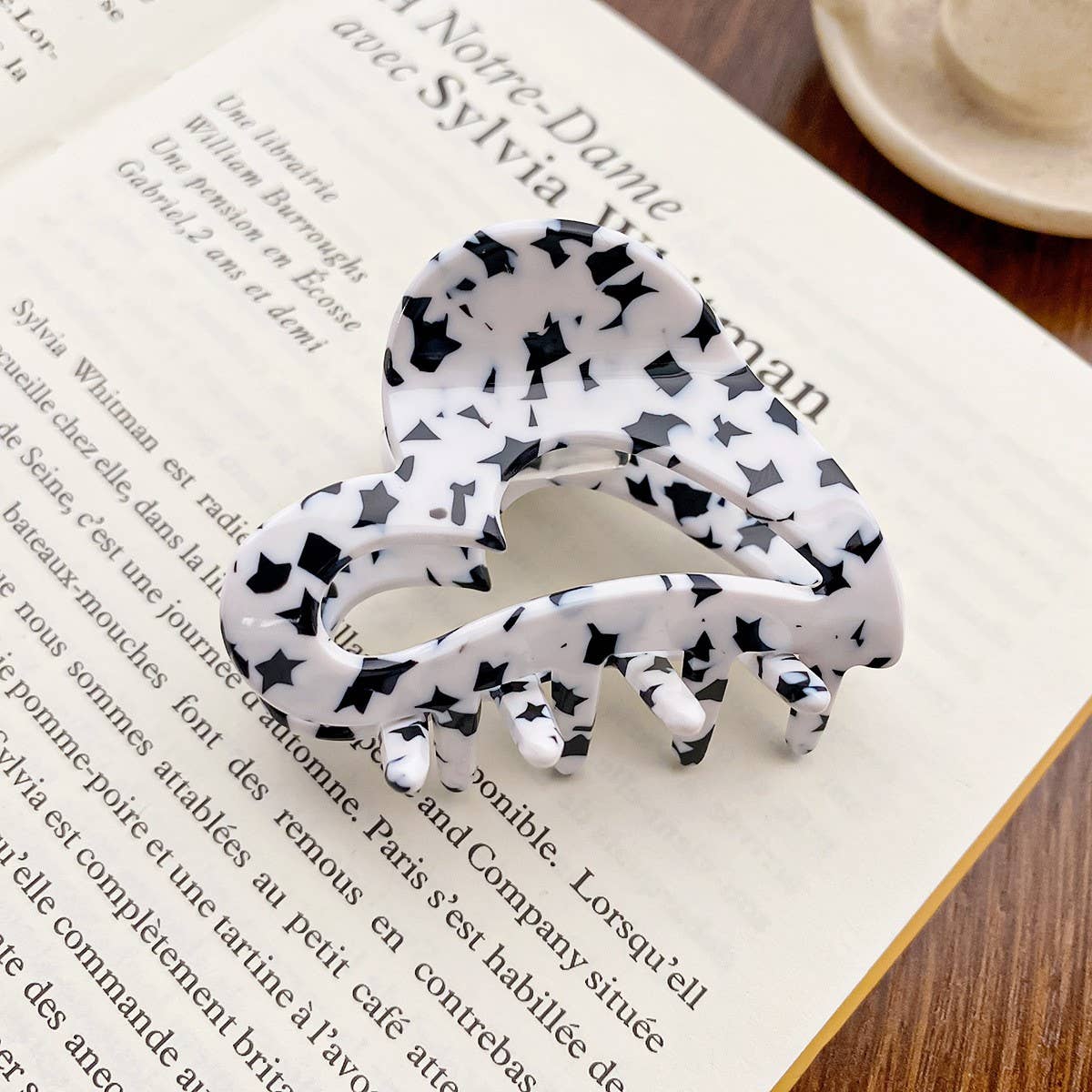 SWEET HEART HAIR CLAW CHIC ACETATE BUN CLIP_CWAHA0733