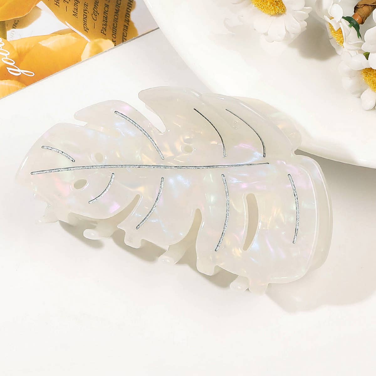 ACETATE LEAF HAIR CLAW ELEGANT SHARK CLIP_CWAHA1646