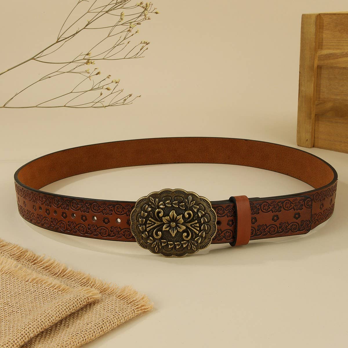 Buckle Embossed Pattern Eng Ved Belt_Cwmm3941