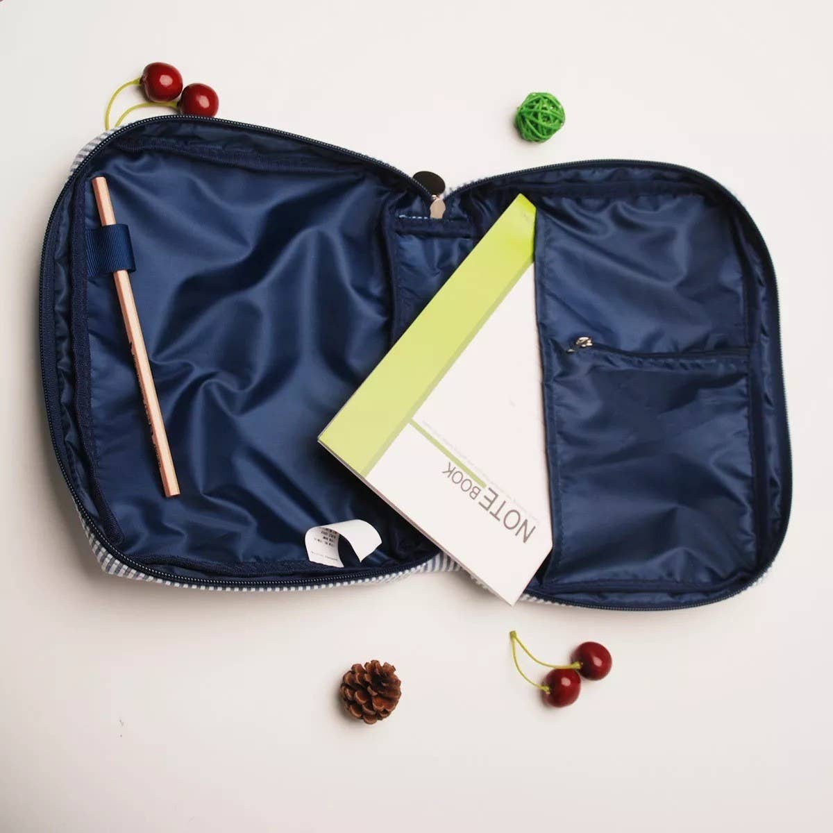 Striped Seersucker Portable Storage Bag_Cwab1412