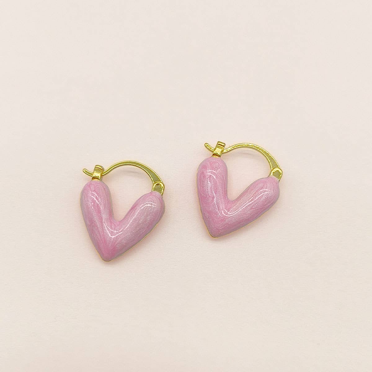 HEART DECOR HOOP EARRINGS_CWAJE0458