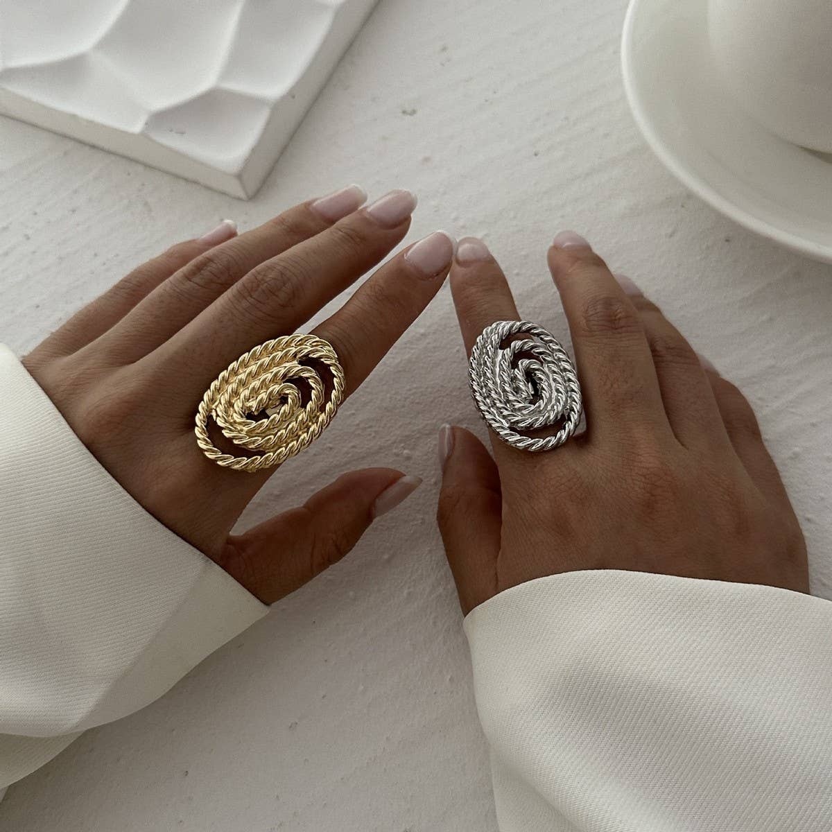 IRREGULAR GEOMETRIC ELLIPSE ALLOY WINDING RING_CWMM3229