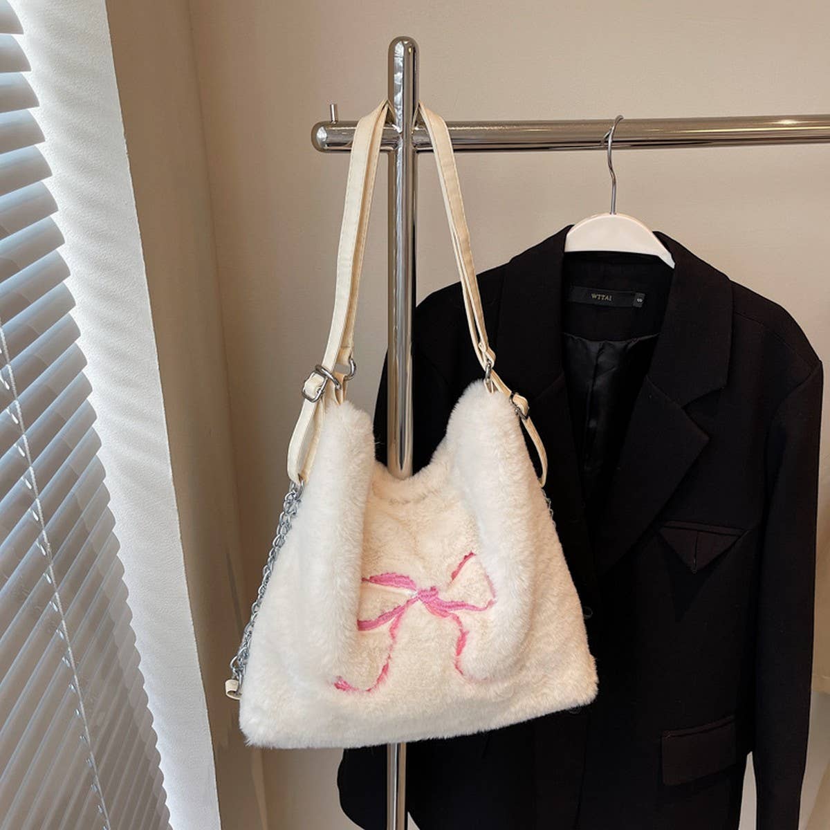 Winter Leisure Bow Large Capacity Backpack Plushbag_Cwab4002