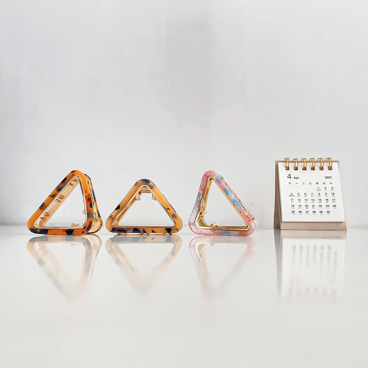 SMALL TRIANGLE ACETATE HAIR CLAW FOR PONYTAILS_CWAHA0400