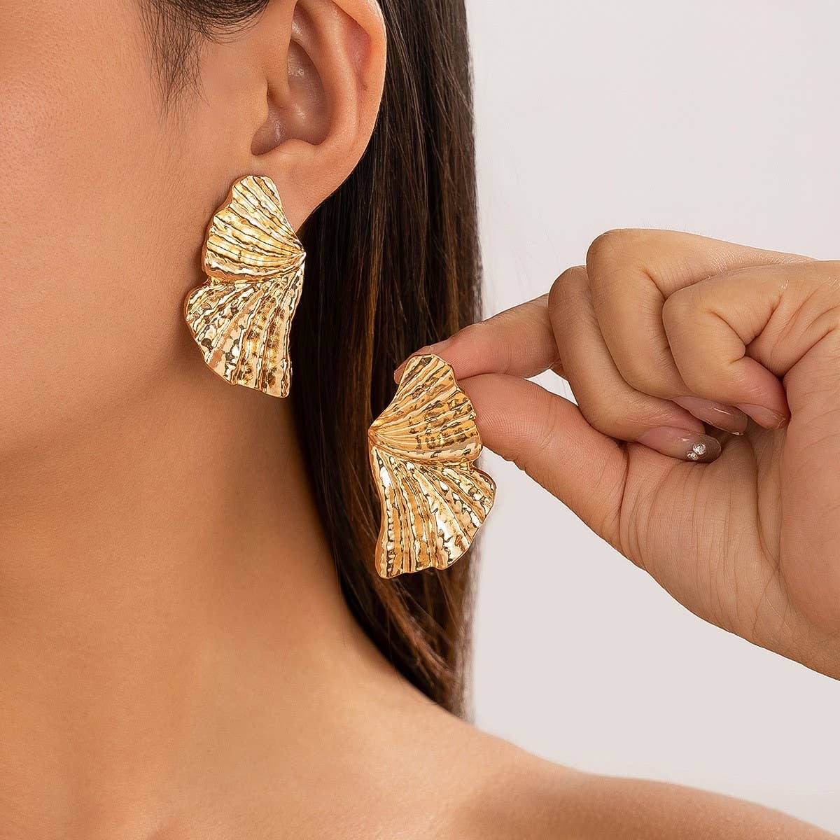 FASHIONABLE PUNK METAL STYLE GOLD EARRINGS_CWAJE1811