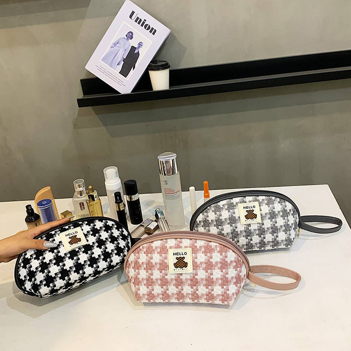 HOUNDSTOOTH HALF CIRCLE CLUTCH COSMETIC BAG_CWAB4450