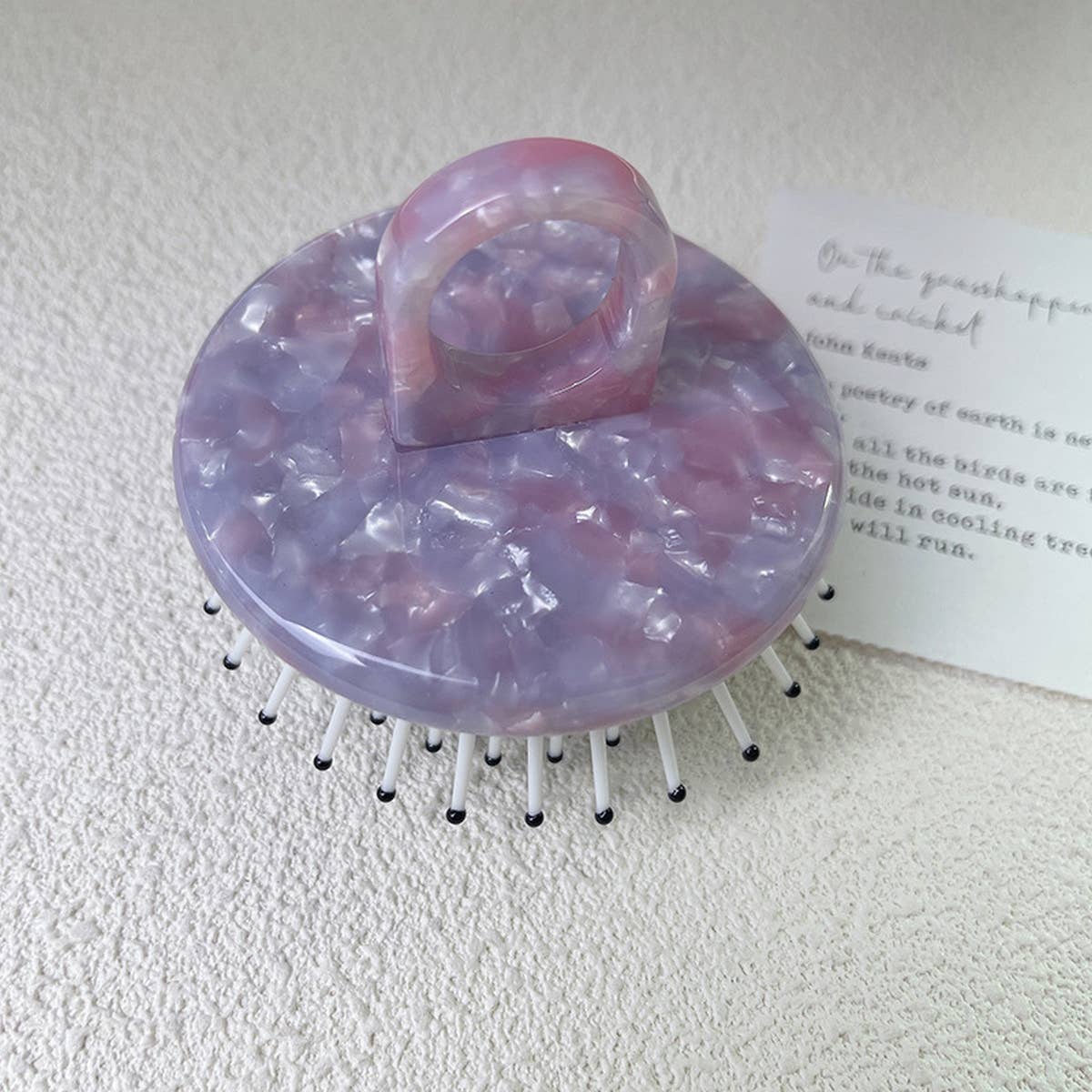 SIMPLE AND PORTABLE MASSAGE COMB_CWMM1083