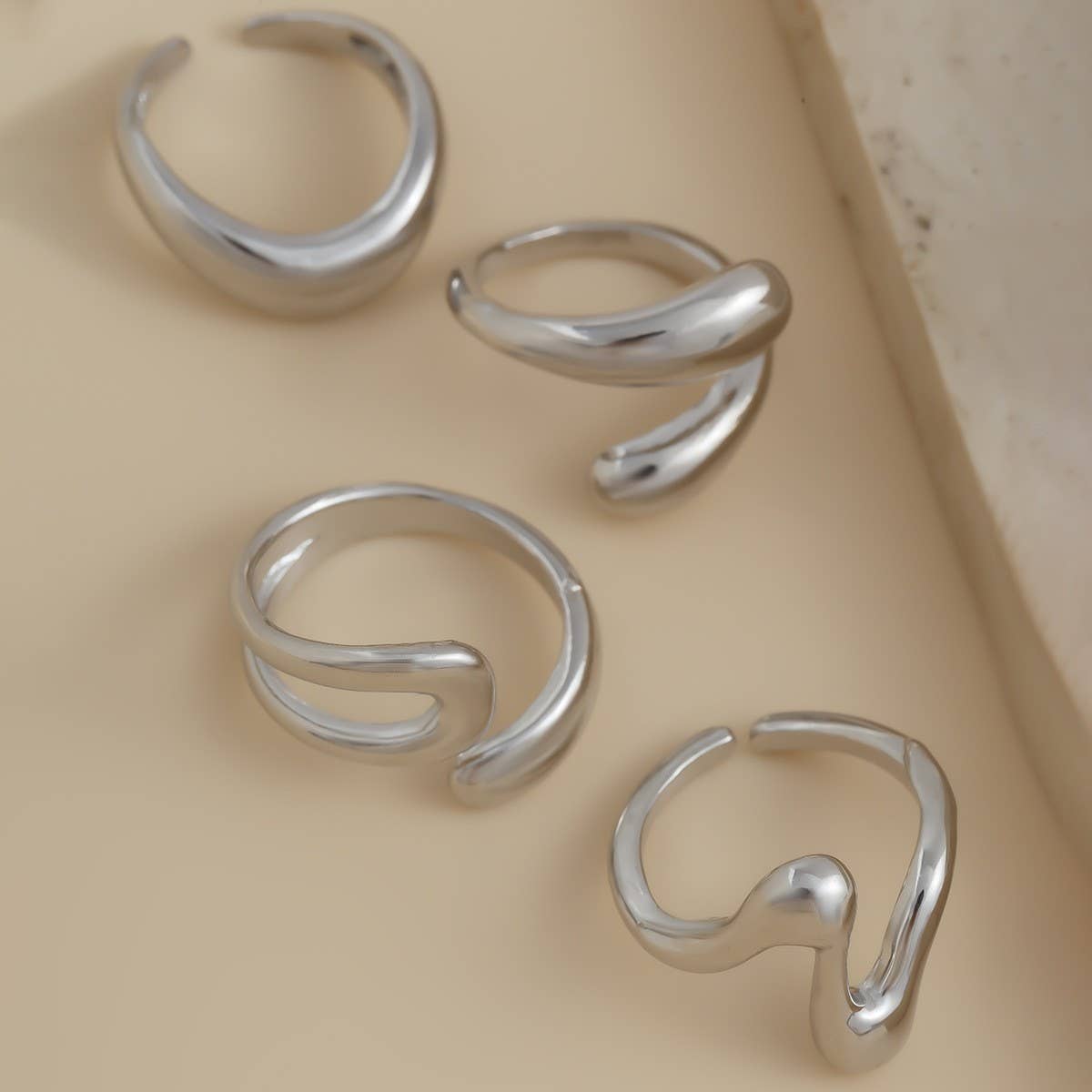 METAL CURVED OPENING ADJUSTABLE RING FOR WOMEN_CWMM3244