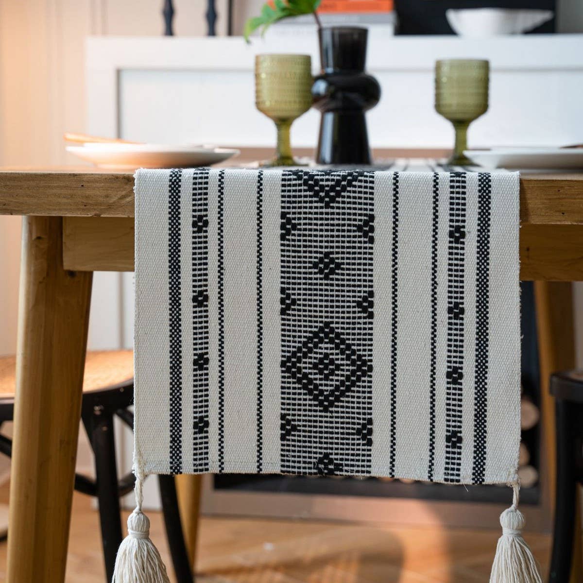GEOMETRIC TASSEL HOLIDAY TABLE RUNNER_CWMM0994