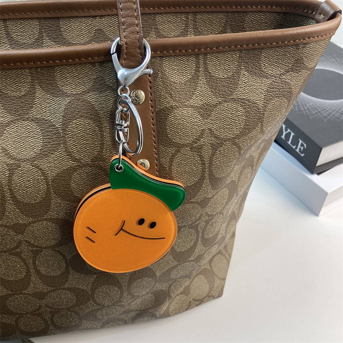 CREATIVE ORANGE MIRROR WITH KEYCHAIN PORTABLE CUTE_CWMM6383