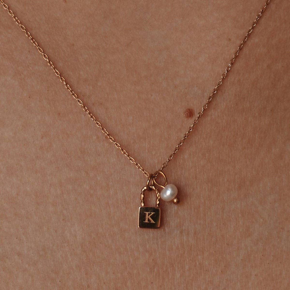 STAINLESS STEEL LETTER PEARL LOCK PENDANT NECKLACE_CWMM5298