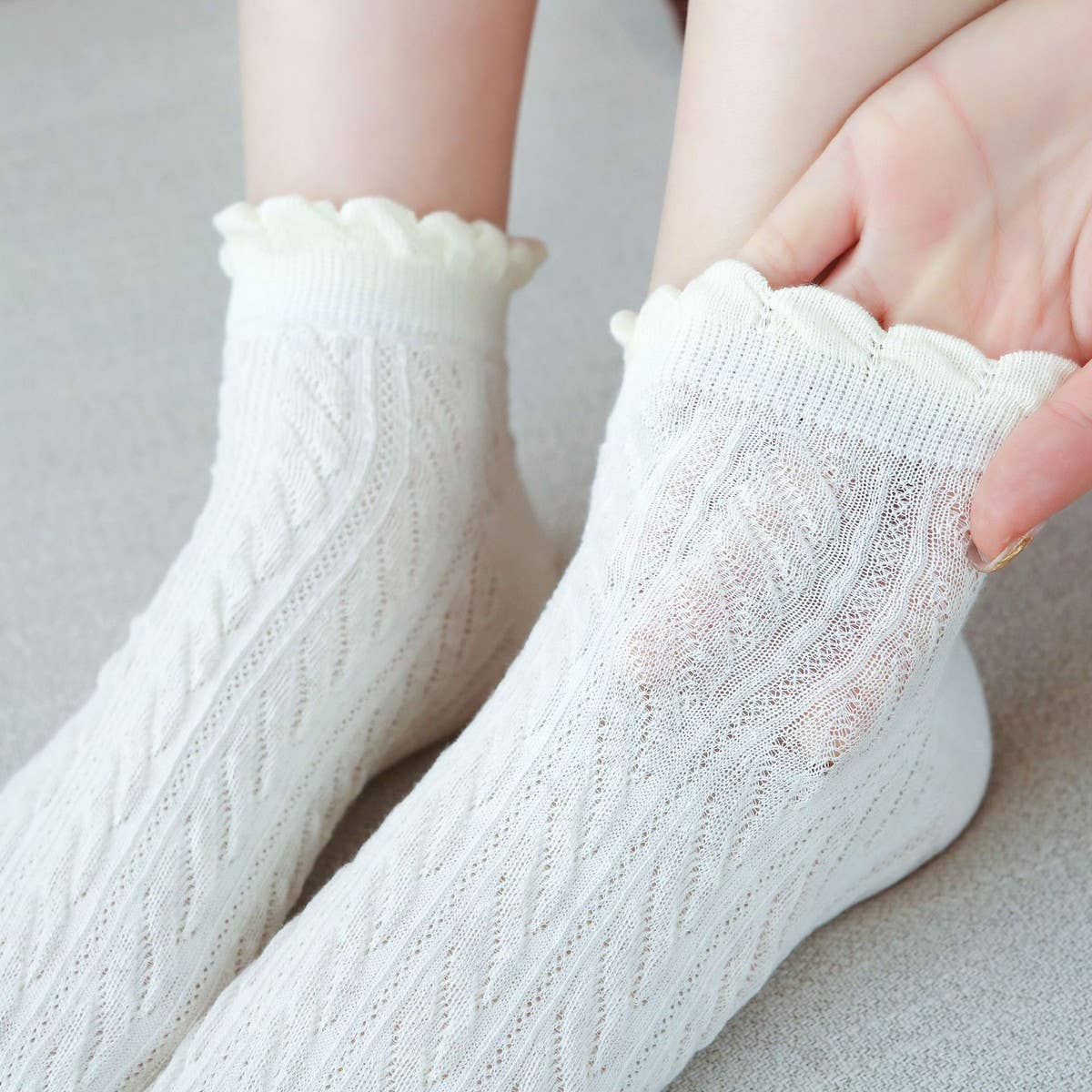 Twisted Fashion Cotton Lace Socks For Women_Cwms2006
