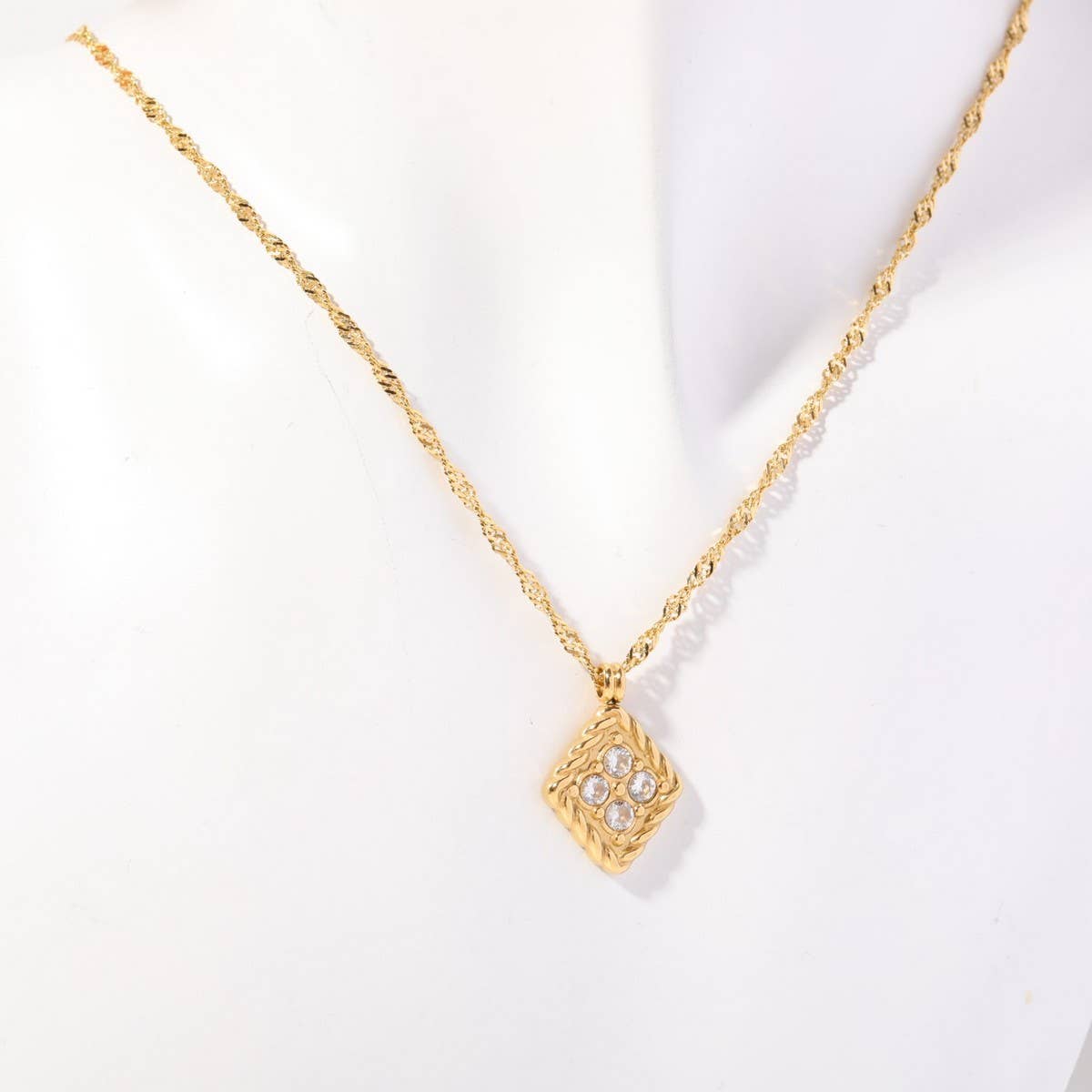 DECEMBER BIRTHSTONE COLORED ZIRCON NECKLACE_CWMM5652