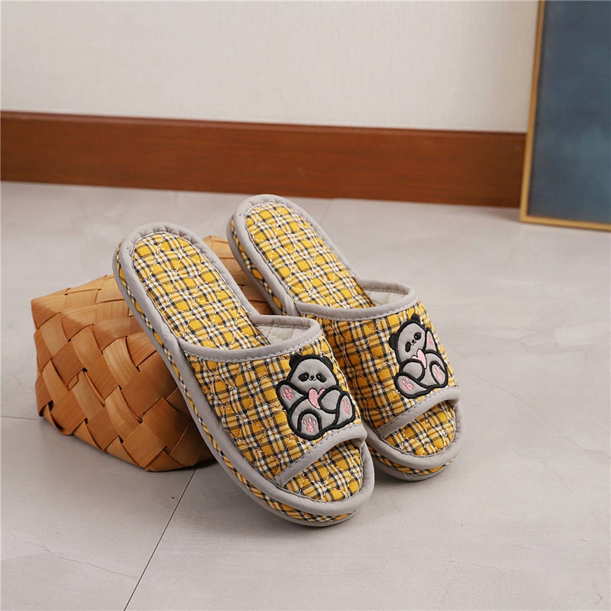 THICK COTTON SOFT SOLE PANDA SLIPPERS_CWSHF0203