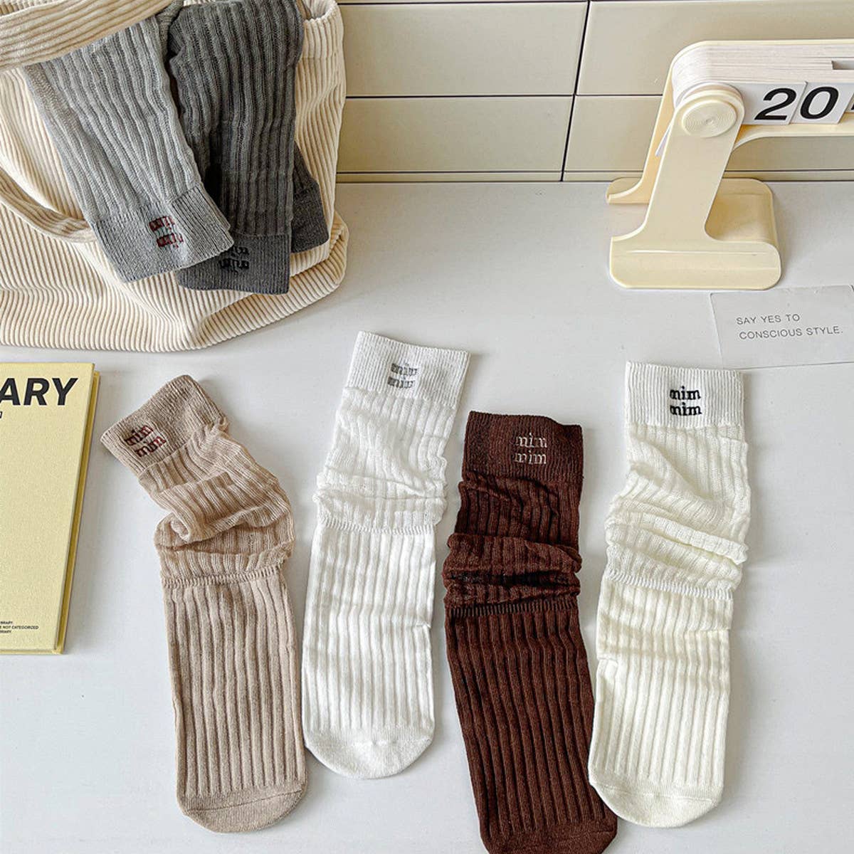 BREATHABLE MESH MID LENGTH COTTON SOCKS_CWMS0646