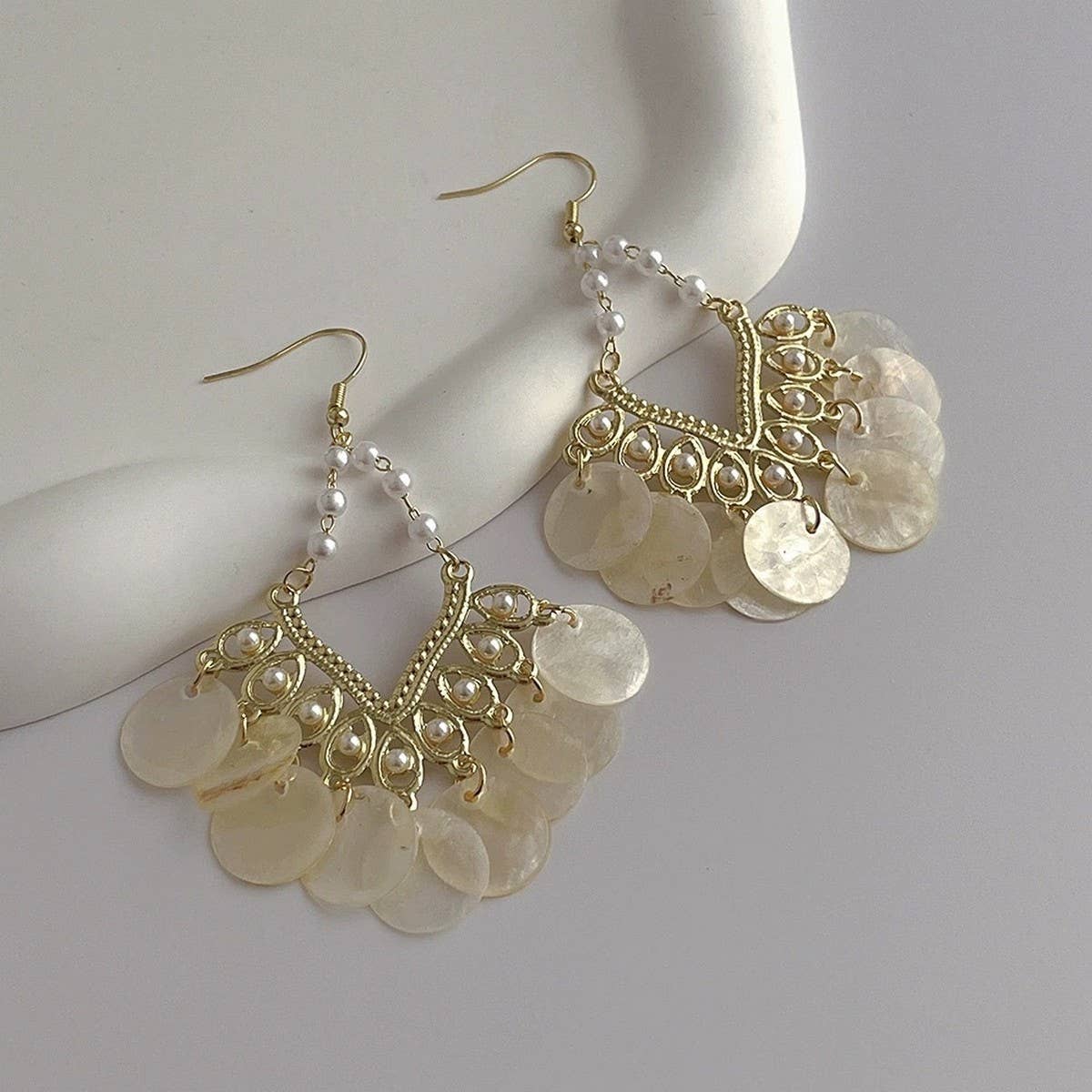 FRENCH GEOMETRIC SCALLOPED SHELL TASSEL EARRINGS_CWAJE2180
