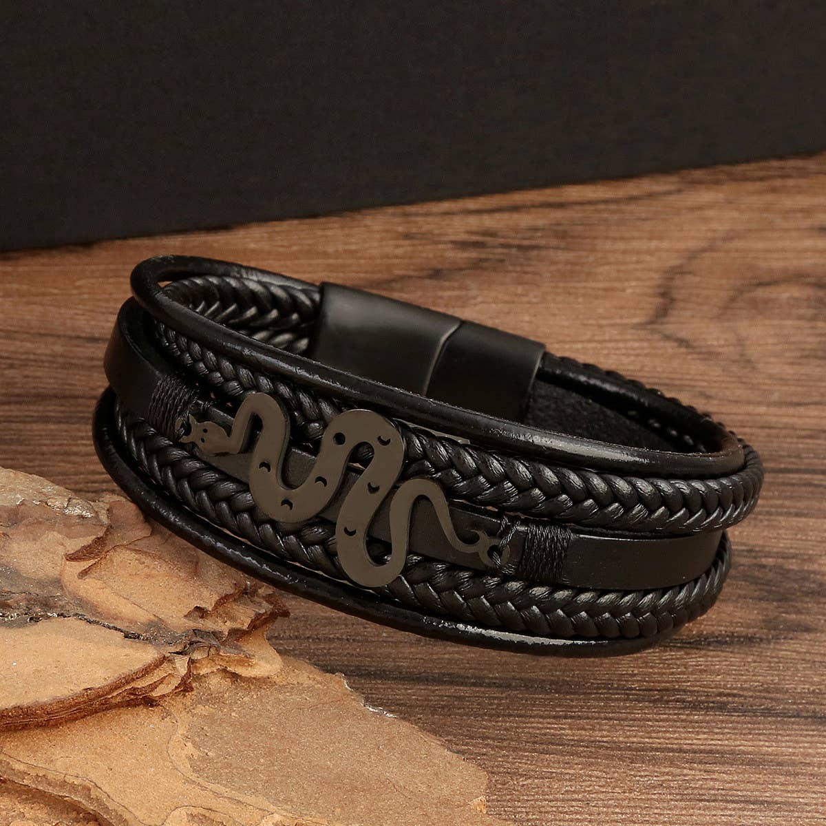 LEATHER HANDWOVEN MAGNET CLASP BRACELET_CWAJE1467