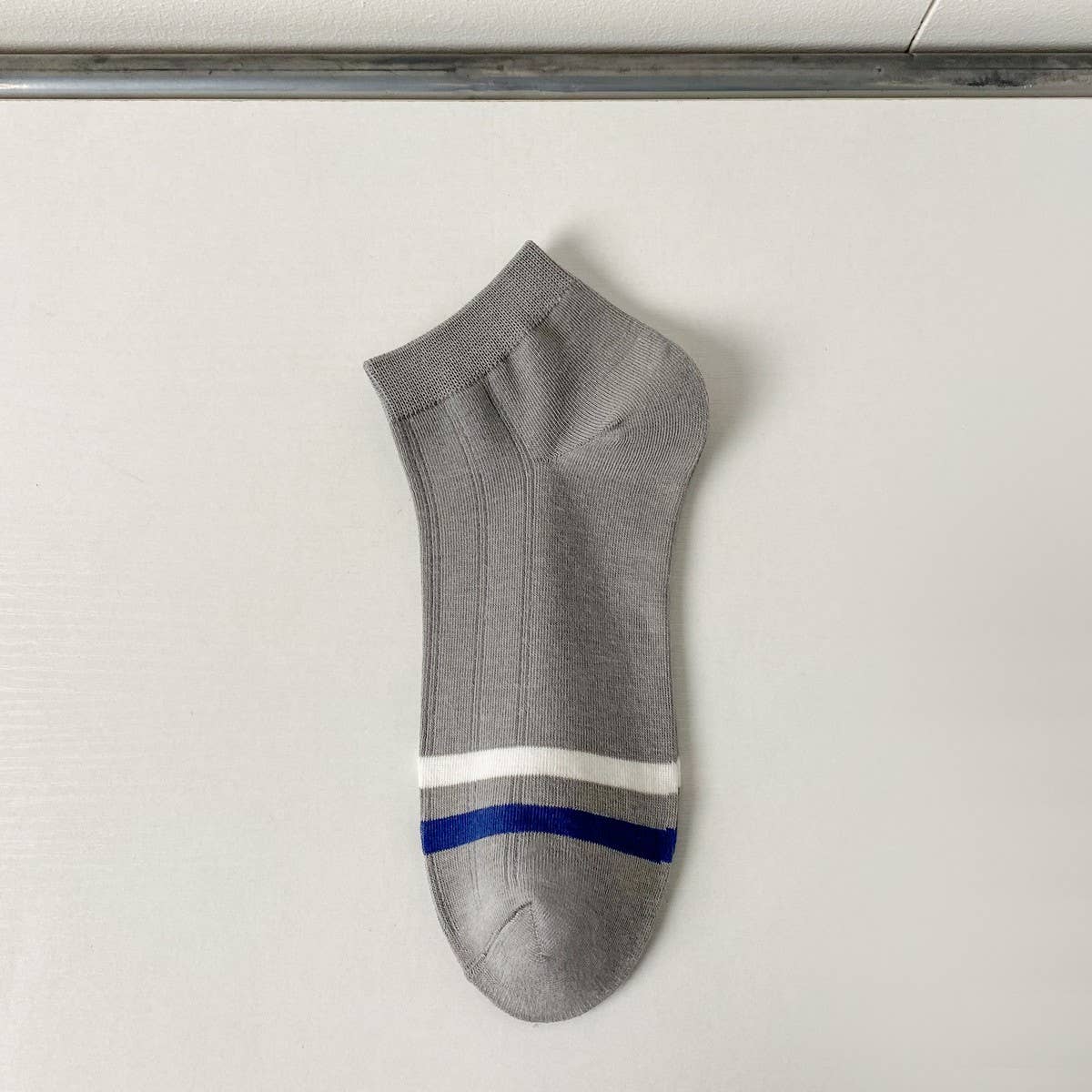 Two-Bar Solid Color Breathable Socks For Men_Cwms2004