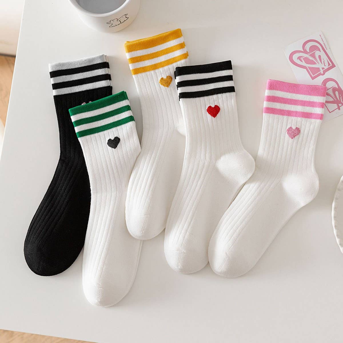 COLLEGE STYLE HEART TWO STRIPES PRINT CREW SOCKS_CWMS0900